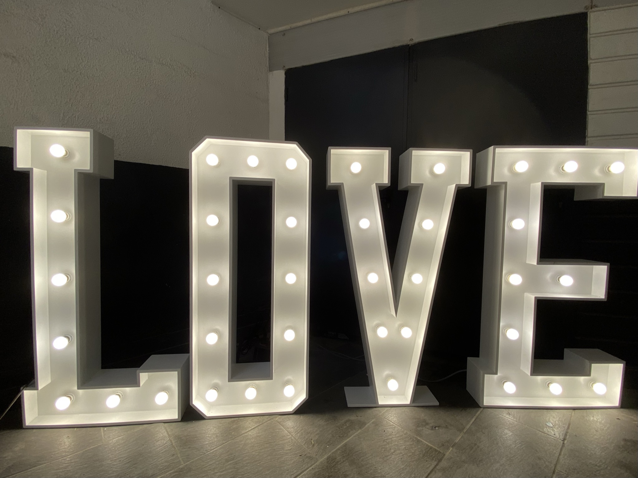 Love - lettre lumineuse